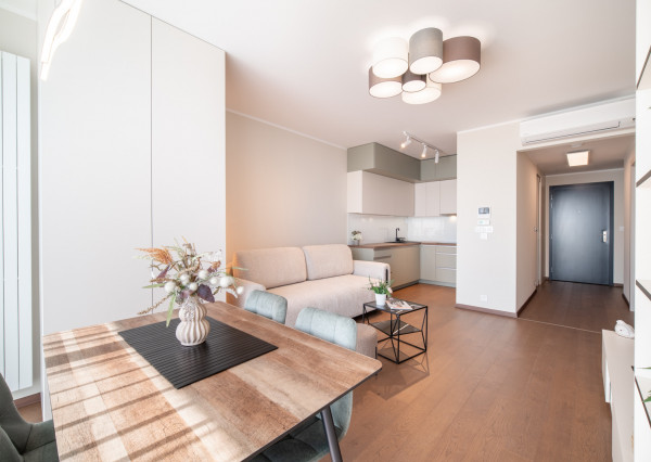 Na prenájom 2-izbový byt so šatníkom v Eurovea Tower – Bratislava