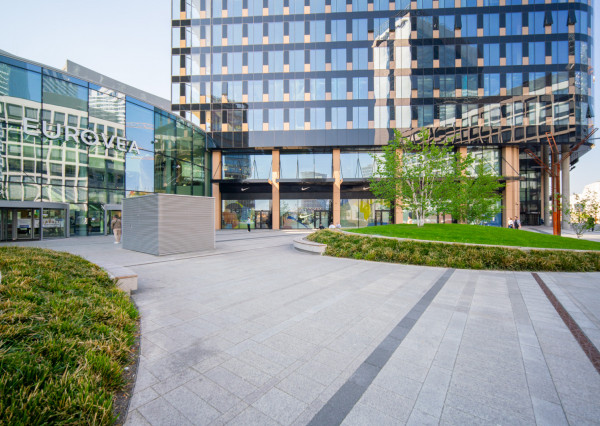 Na prenájom 2-izbový byt so šatníkom v Eurovea Tower – Bratislava