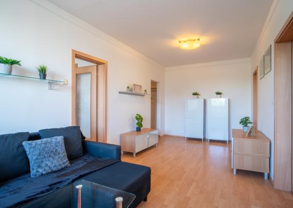 Na prenájom 3-izbový byt v Petržalke na Holičskej ulici