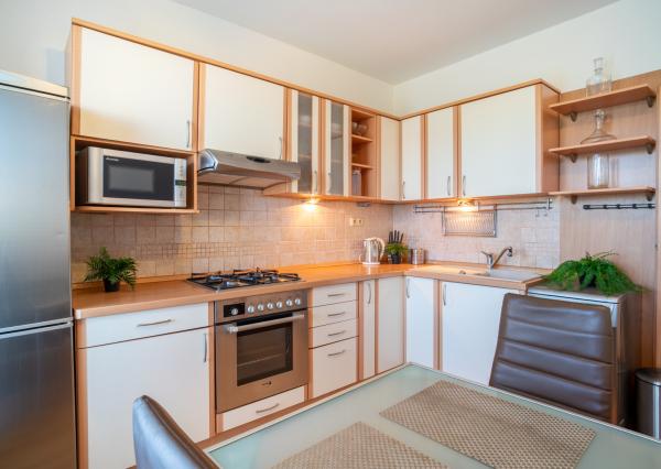 Na prenájom 3-izbový byt v Petržalke na Holičskej ulici