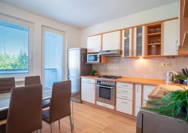 Na prenájom 3-izbový byt v Petržalke na Holičskej ulici