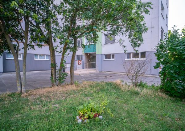 Na prenájom 3-izbový byt v Petržalke na Holičskej ulici