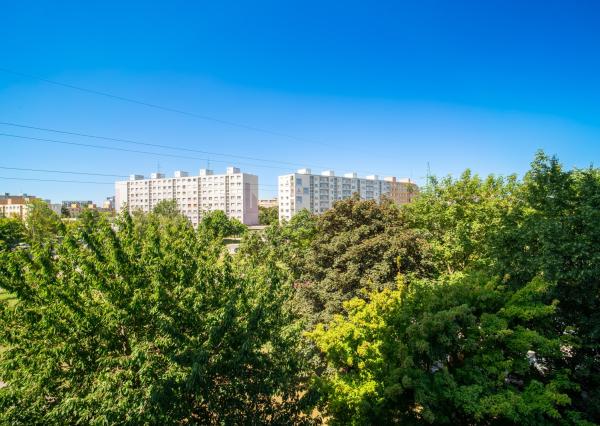 Na prenájom 3-izbový byt v Petržalke na Holičskej ulici