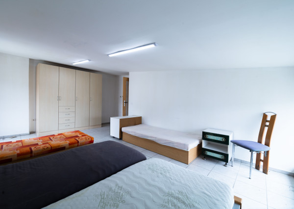 Na predaj 5-izbový byt s terasou a parkovacím miestom v obci Lipovec