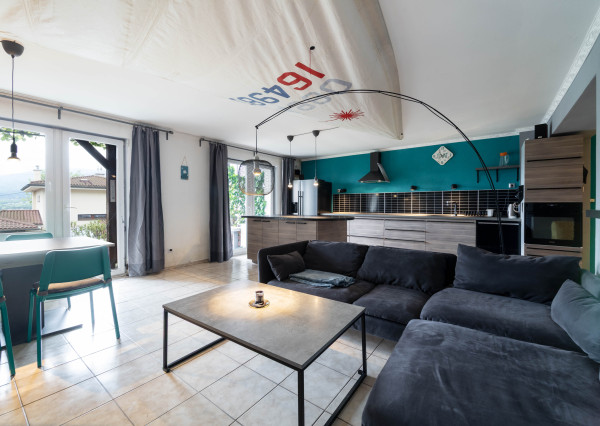 Na predaj 3-izbový byt s terasou, predzáhradkou a parkovacím miestom v obci Lipovec