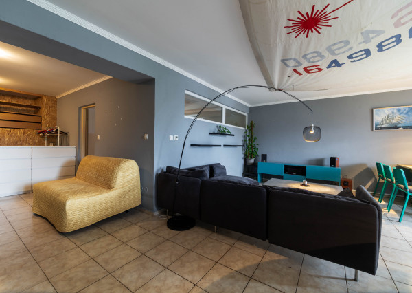 Na predaj 3-izbový byt s terasou, predzáhradkou a parkovacím miestom v obci Lipovec