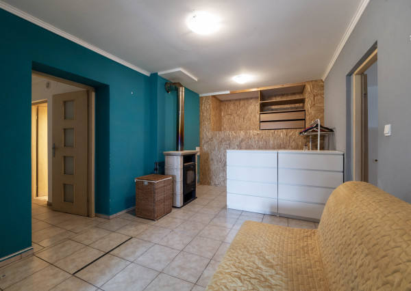 Na predaj 3-izbový byt s terasou, predzáhradkou a parkovacím miestom v obci Lipovec