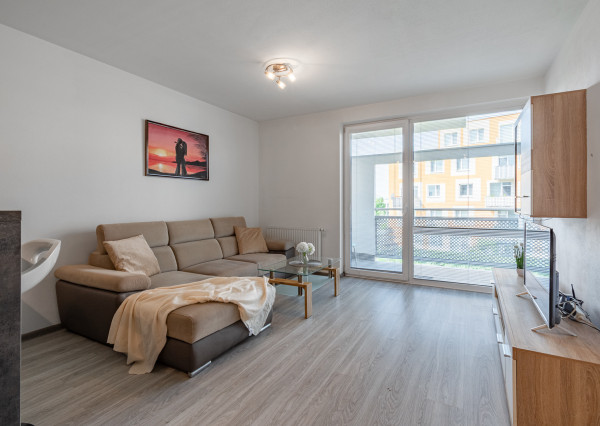 Na prenájom priestranný 2-izbový byt v Devínskej novej Vsi