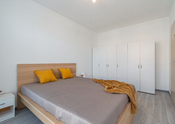 Na prenájom priestranný 2-izbový byt v Devínskej novej Vsi