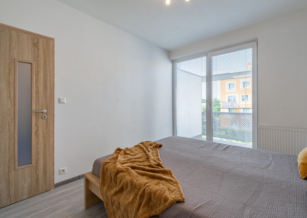 Na prenájom priestranný 2-izbový byt v Devínskej novej Vsi