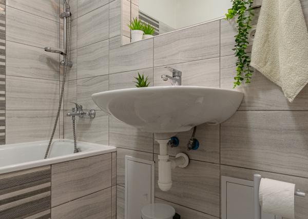 Na prenájom priestranný 2-izbový byt v Devínskej novej Vsi