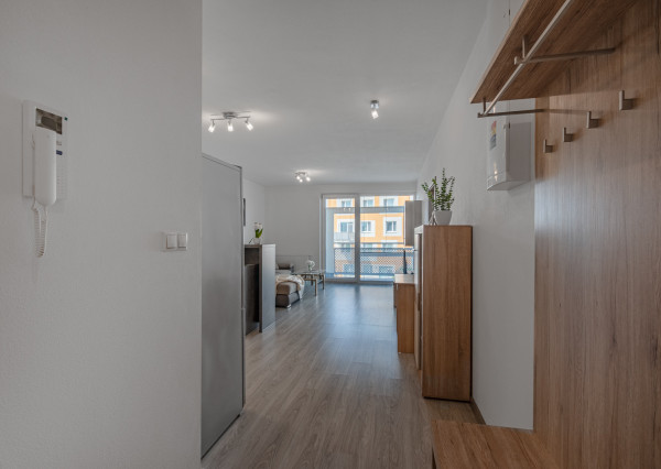 Na prenájom priestranný 2-izbový byt v Devínskej novej Vsi