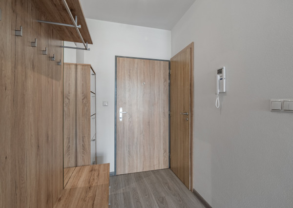 Na prenájom priestranný 2-izbový byt v Devínskej novej Vsi