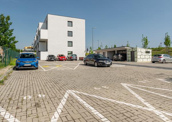 Na prenájom priestranný 2-izbový byt v Devínskej novej Vsi