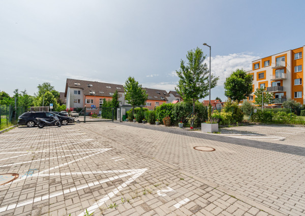 Na prenájom priestranný 2-izbový byt v Devínskej novej Vsi