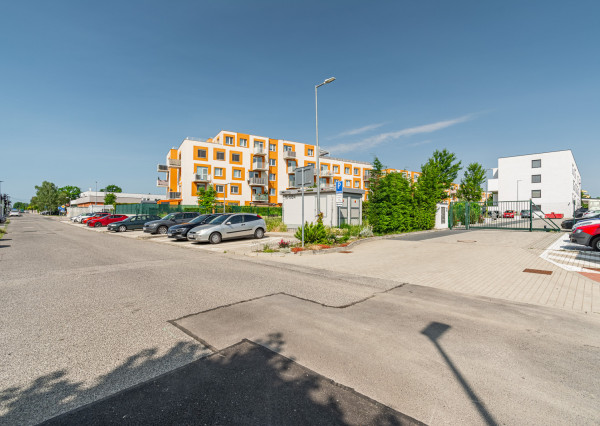 Na prenájom priestranný 2-izbový byt v Devínskej novej Vsi