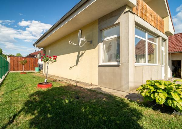 Na predaj rodinný dom s garážou v tichej časti Serede