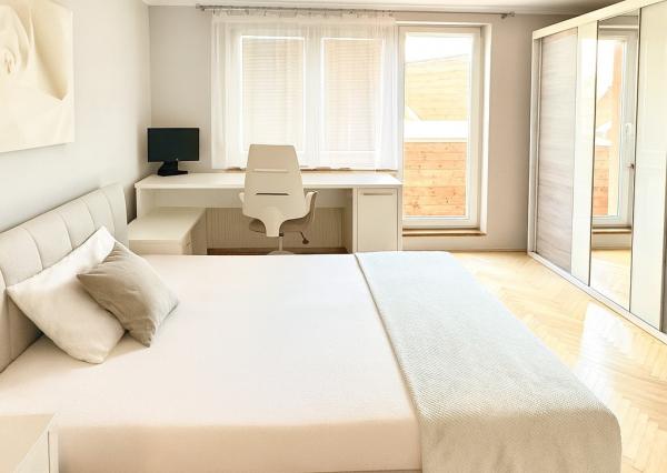 Na predaj kompletne zariadený 3-izbový byt v Rakovej