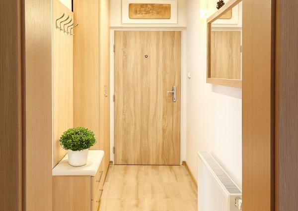 Na predaj kompletne zariadený 3-izbový byt v Rakovej