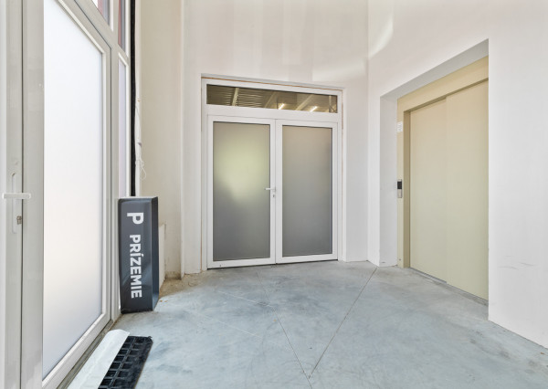 Na prenájom obchodné priestory na Betliarskej ulici