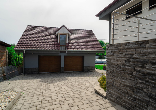 Na predaj 5-izbový rodinný dom v obci Dvorníky