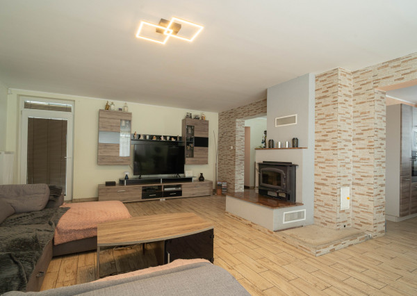 Na predaj 5-izbový rodinný dom v obci Dvorníky