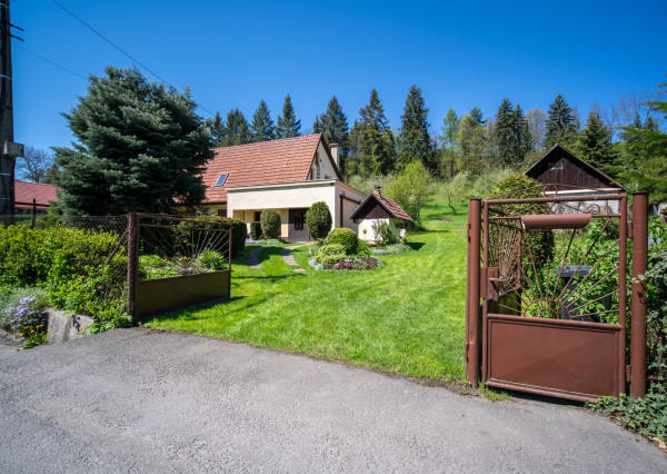 Na predaj 6-izbový rodinný dom v obci Podkriváň