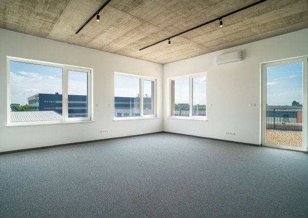 Na prenájom jedno podlažie polyfunkcie na Zavarskej ulici v Trnave