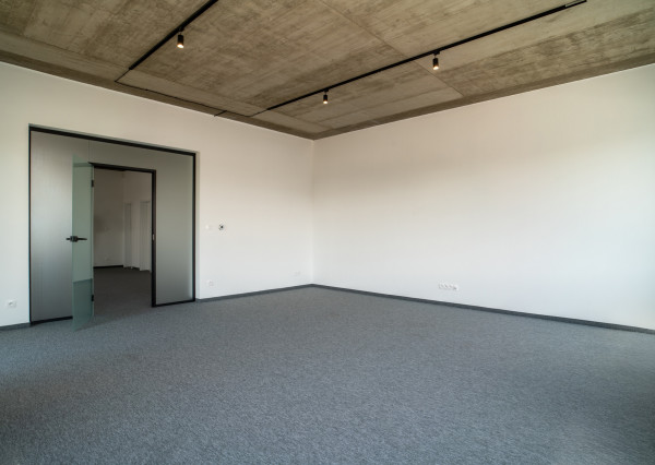 Na prenájom jedno podlažie polyfunkcie na Zavarskej ulici v Trnave