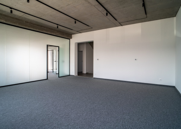 Na prenájom jedno podlažie polyfunkcie na Zavarskej ulici v Trnave