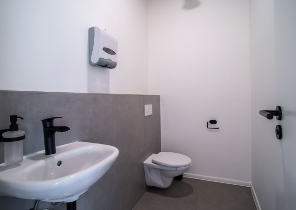 Na prenájom jedno podlažie polyfunkcie na Zavarskej ulici v Trnave