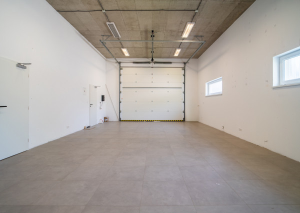 Na prenájom jedno podlažie polyfunkcie na Zavarskej ulici v Trnave