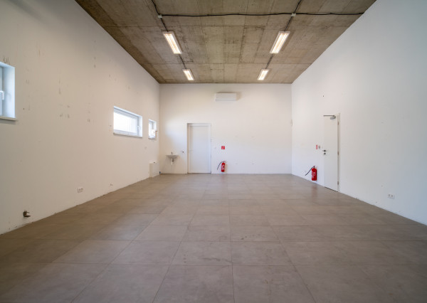 Na prenájom jedno podlažie polyfunkcie na Zavarskej ulici v Trnave