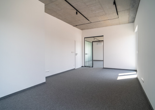 Na prenájom jedno podlažie polyfunkcie na Zavarskej ulici v Trnave