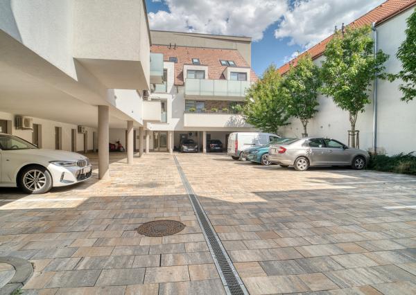 Na prenájom kompletne zariadený 2-izbový byt v centre Trnavy