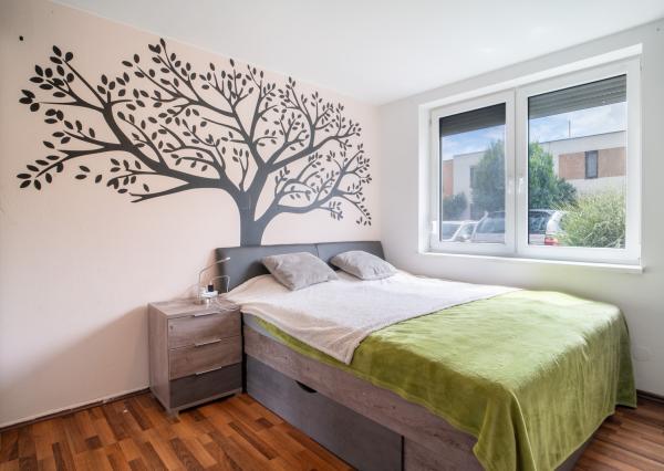 Na predaj dom so vstupom do súkromného jazera v Hrubej Borši