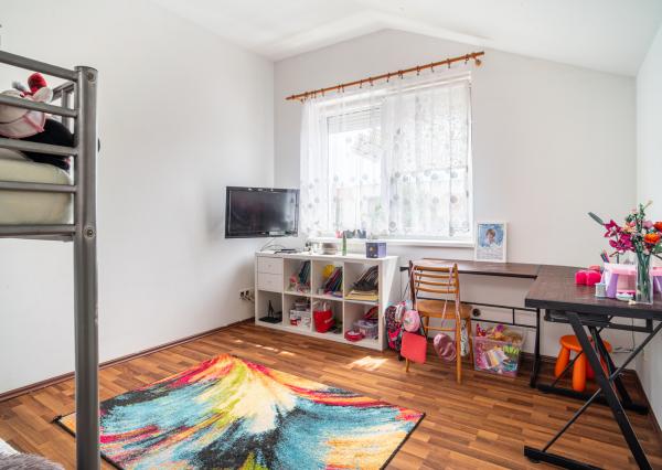 Na predaj dom so vstupom do súkromného jazera v Hrubej Borši