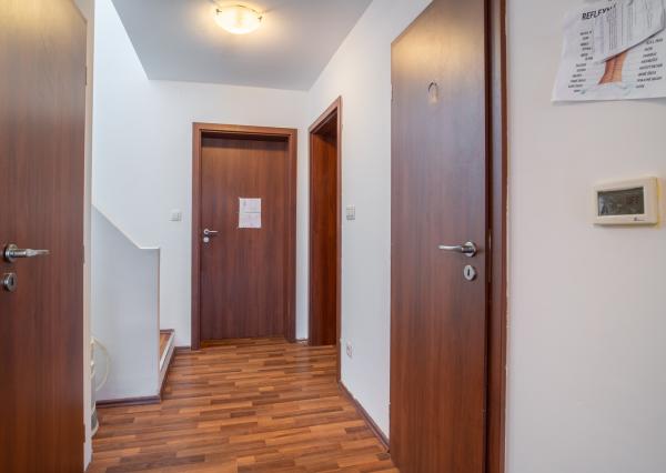 Na predaj dom so vstupom do súkromného jazera v Hrubej Borši