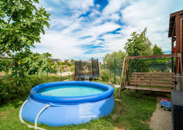 Na predaj dom so vstupom do súkromného jazera v Hrubej Borši