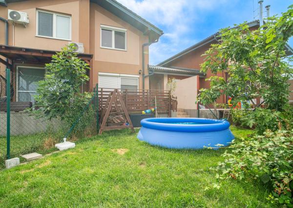 Na predaj dom so vstupom do súkromného jazera v Hrubej Borši