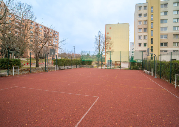 Na predaj priestranný 2-izbový byt vo vyhľadávanej časti v Trnave