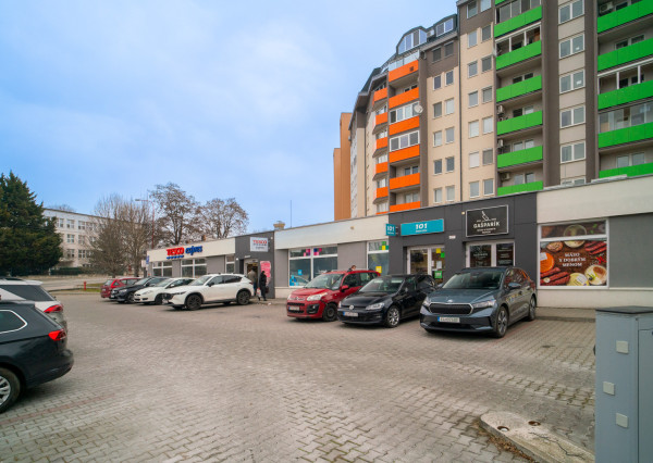 Na predaj priestranný 2-izbový byt vo vyhľadávanej časti v Trnave