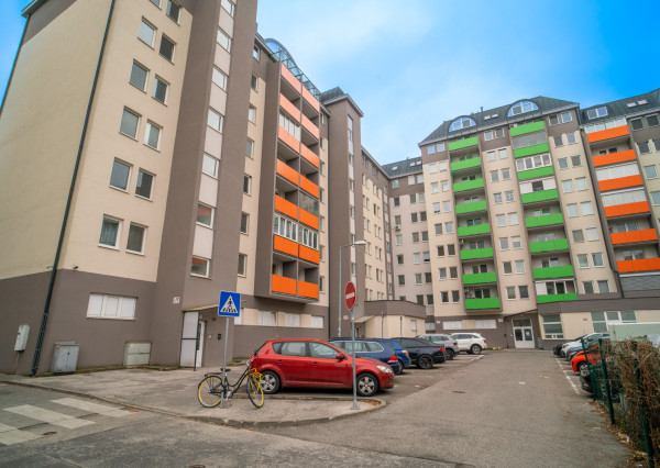 Na predaj priestranný 2-izbový byt vo vyhľadávanej časti v Trnave