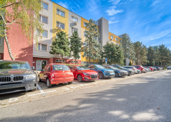 Na prenájom 4-izbový byt v Podunajských Biskupiciach