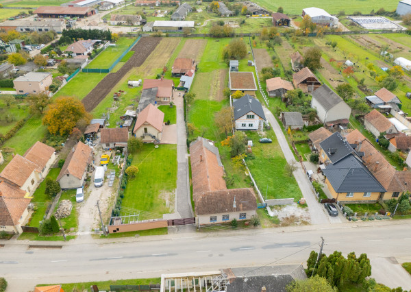 Na predaj rodinný dom so slnečným pozemkom-Veľké Chlievany