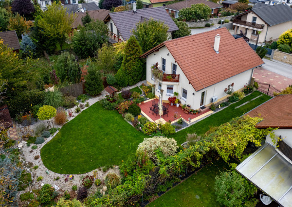 Na predaj 4-izbový rodinný dom s rozprávkovou záhradou v Hviezdoslavove