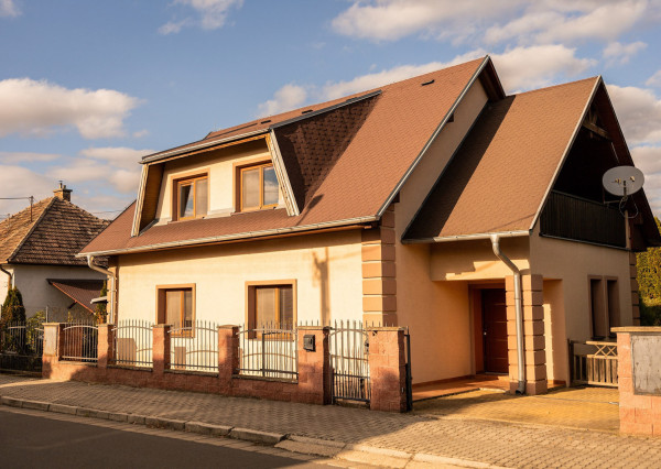 Na prenájom štýlový 4-izbový rodinný dom v Trenčíne