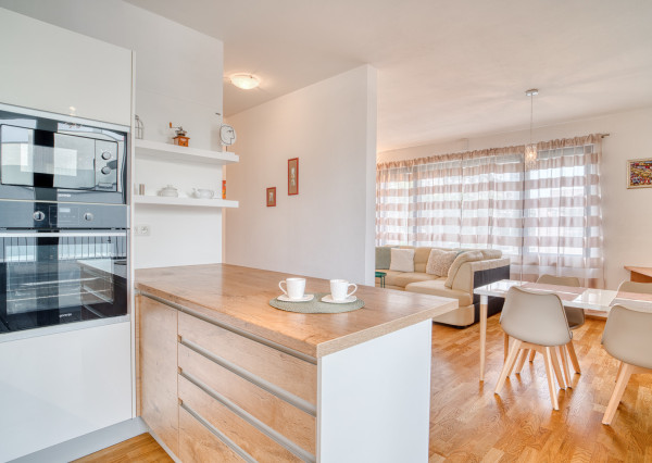 Na prenájom neštandardný 3-izbový byt Bratislava-Líščie Nivy