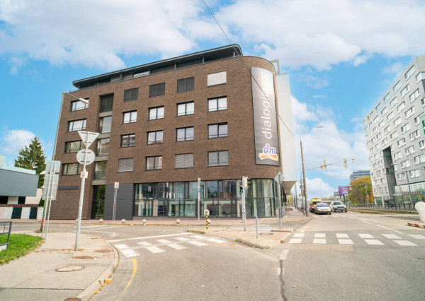 Na prenájom neštandardný 3-izbový byt Bratislava-Líščie Nivy