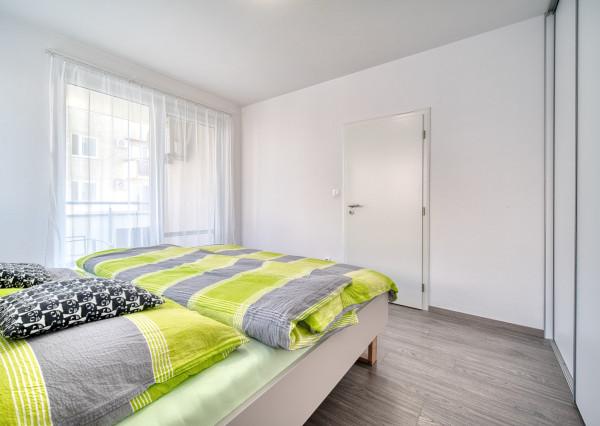 Na predaj moderný 3-izbový byt vo výbornej lokalite Serede